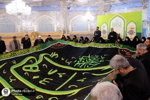 اهدای کتیبه شهادت حضرت زهرا(سلام الله علیها) به حرم مطهر رضوی