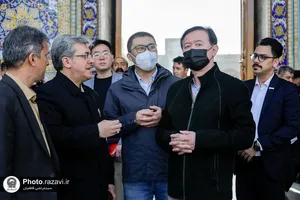 تشرف سفیر جمهوری خلق چین در ایران به حرم مطهر امام رضا(علیه&zwnj;السلام)
