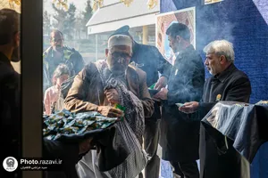 استقبال از زائرین بارگاه منور رضوی در پایانه مسافری مشهد
