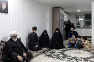 دیدار تولیت آستان قدس رضوی با خانواده‌های شهدای مدافع حرم در روز بزرگداشت این شهدا