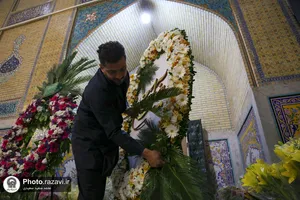 آماده&zwnj;سازی گل&zwnj;آرایی حرم مطهر رضوی در دهه کرامت