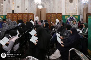 تشرف جمعی از زائرین غیر ایرانی به حرم مطهر رضوی