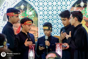عزاداری نوجوانان اردو زبان در حرم مطهر رضوی