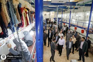 بازدید کارکنان حرم مطهر از شرکت فرش آستان قدس رضوی