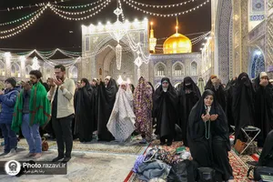 اقامه نماز صبح قبل از شروع سال نو در حرم مطهر رضوی
