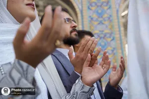 تشرف زوج&zwnj;های جوان به حرم مطهر رضوی