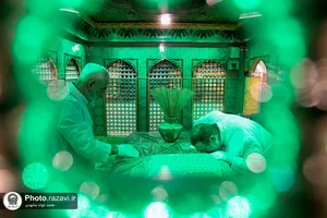 غبارروبی ضریح مطهر حضرت رضا علیه&zwnj;السلام در آستانه دهه کرامت