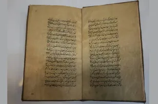 إزاحة الستار عن النسخة المخطوطة البالغ عمرها 342 سنة من تبصرة الأعياد في المكتبة الرضوية