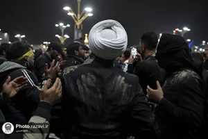 تشرف زائرین پیاده عراقی به حرم مطهر رضوی
