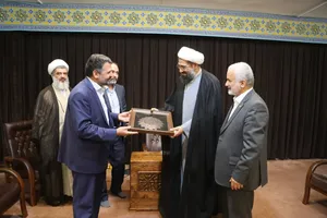 آیین تکریم و معارفه مدیر کانون&zwnj;های خدمت آستان قدس رضوی در همدان/ گزارش تصویری و ویدئویی