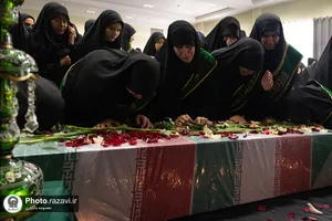 وداع با پیکر شهید گمنام دفاع مقدس در مدرسه دخترانه امام رضا علیه&zwnj;السلام