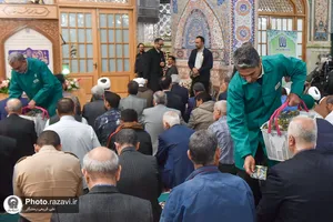 توزیع 8هزار گل متبرک حرم مطهر رضوی