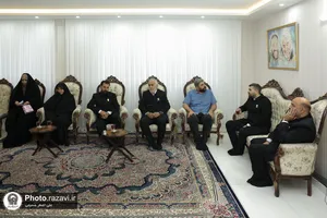 دیدار خدام حرم مطهر رضوی با خانواده شهید محرابی