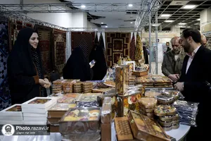 بازدید قائم مقام تولیت آستان قدس رضوی از نمایشگاه دستاوردهای &laquo;مادران ارزش&zwnj;آفرین&raquo;