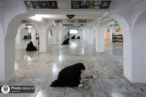 رنگ آمیزی قبور شهدای مدفون در بهشت ثامن&zwnj;الائمه حرم مطهر رضوی
