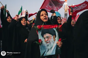 اقامه نماز بر پیکر مطهر رهبر شهید انقلاب در حرم مطهر رضوی