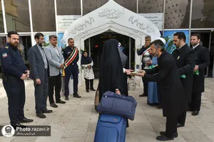 استقبال خدام حرم مطهر رضوی از زائران