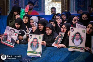 حضور خانواده شهدا و جانبازان لامرد فارس در جوار مزار رهبر شهید انقلاب