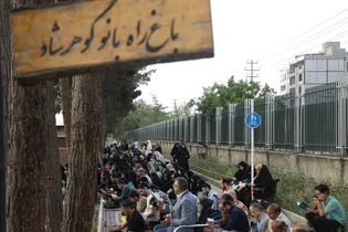 قرائت دعای پرفیض عرفه در باغ اردوگاه خاتون