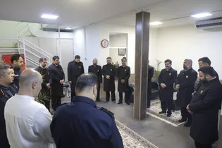 خادمان امام رضا (ع) به دیدار آتش‌نشانان حرم مطهر رضوی رفتند