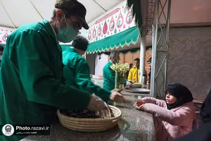 به صرف چای کنار حضرت