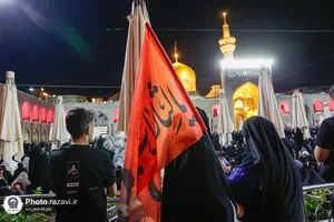 حرم مطهر رضوی در شام شهادت امام رضا علیه&zwnj;السلام
