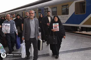 استقبال از خانواده شهدا و مجروحان لامرد در ایستگاه راه آهن مشهد