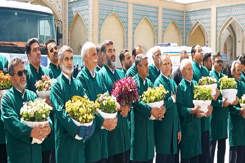 ایران کے مختلف شہروں سے حرم امام رضا(ع) کے لئے پھولوں کے نذرانے