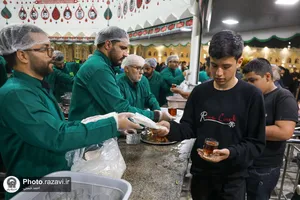 توزیع ۶ هزار ساندویچ در شام شهادت امام جعفر صادق علیه السلام