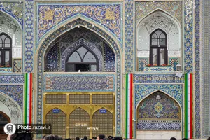 نصب پرچم جمهوری اسلامی ایران در حرم مطهر رضوی