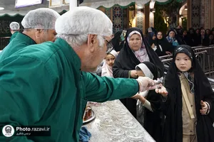 حال و هوای حرم مطهر رضوی در شب شهادت امام صادق علیه&zwnj;السلام