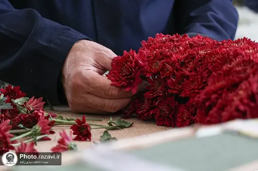 Glass workshop offers rare view of floral preparations at Imam Reza Shrine