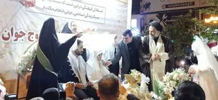 برگزاری مراسم عقد یک زوج جوان در نکا با حضور خادمیاران امام رضا(ع)