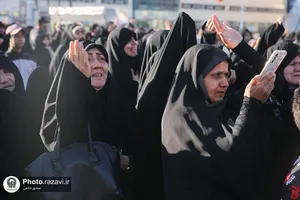 تشرف مردم مشهد به حرم مطهر رضوی
