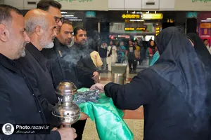 استقبال از زائرین دهه آخر صفر در ایستگاه راه آهن مشهد