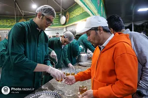 حضور رتبه&zwnj;های برتر کنکور سراسری و نخبگان علمی کشور در چایخانه حضرت رضا علیه&zwnj;السلام
