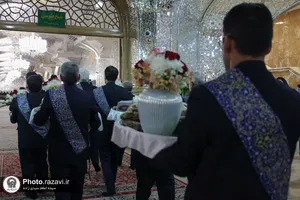 آئین تعویض سفره&zwnj;های عقد زوجین در حرم مطهر رضوی