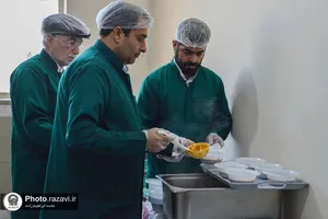 توزیع صبحانه متبرک رضوی در دبستان دخترانه امامت