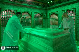 غبارروبی ضریح منور رضوی