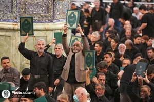 اقامه نماز جمعه در ظهر عاشورا و طنین لبیک یا قرآن درپی هتک حرمت به قرآن
