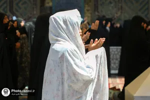 اقامه نماز جمعه در ظهر عاشورا و طنین لبیک یا قرآن درپی هتک حرمت به قرآن