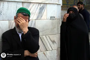 بهت و اندوه زائران حرم مطهر رضوی در لحظه اعلام خبر شهادت رئیس&zwnj;جمهور