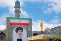 عکس با کیفیت : تصویر رهبر شهید انقلاب در ورودی صحن انقلاب حرم مطهر رضویآستان نیوز - 