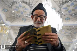 تشرف گروهی زائرین توان&zwnj;یاب به حرم مطهر رضوی