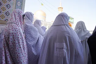 تشرف مددجویان موسسه خیریه توانبخشی همدم فتح المبین به حرم مطهر رضوی