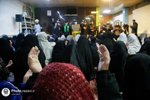 اطعام ٣٠٠ زن آسیب دیده اجتماعی با غذای متبرک امام رضا علیه&zwnj;السلام