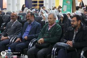 نشست نقد و بررسی کتاب &laquo;رهایم نکن&raquo;