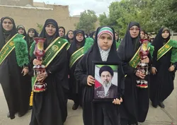 بانوان خادمیار رضوی ملایر در رژه اقتدار بسیجیان؛ تجدید میثاق با آرمان‌های خرمشهر+ تصاویر خبری