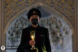 عکس با کیفیت : خادم حرم مطهر رضوی