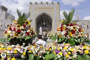 گل&zwnj;آرایی حرم مطهر رضوی به مناسبت عید غدیر